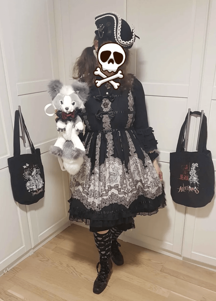 Theme - Pirate: florals and frillery